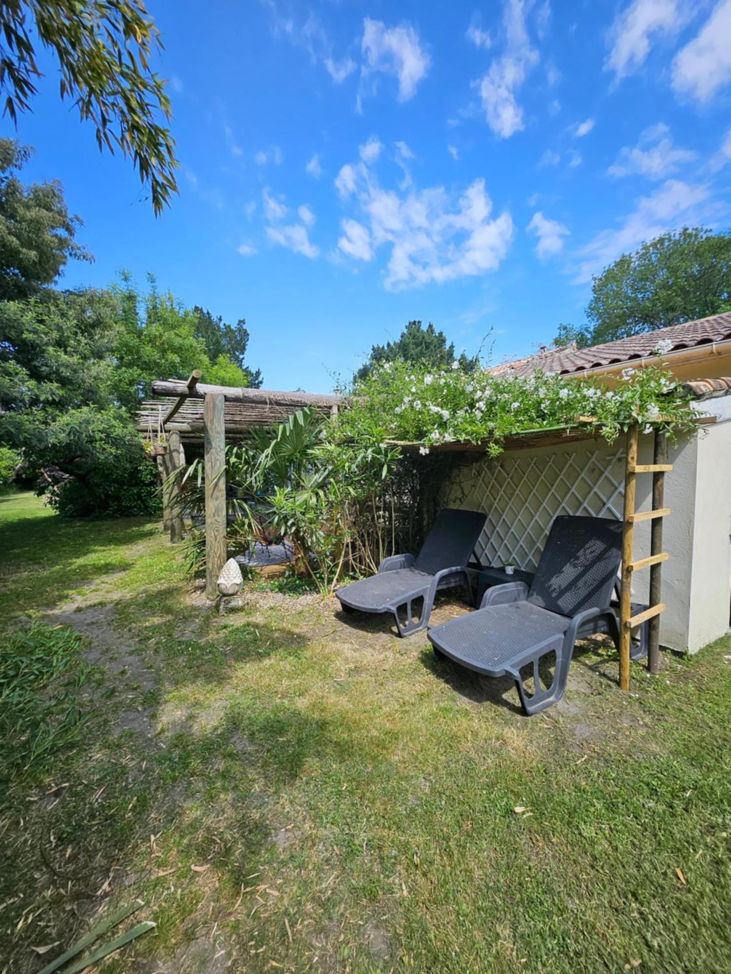Le Manoir Lacustre Queyrac Exteriör bild